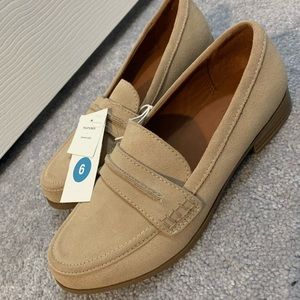 Universal Threads size 6 Loafers Genuine Suede